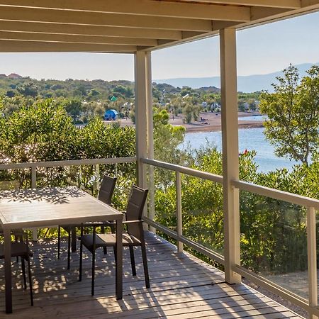 Mobile Homes Camping Omisalj ภายนอก รูปภาพ