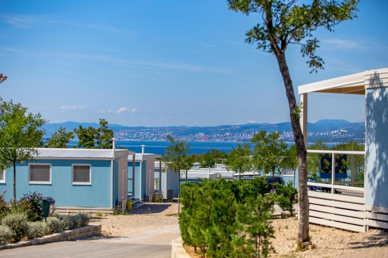 Mobile Homes Camping Omisalj ภายนอก รูปภาพ