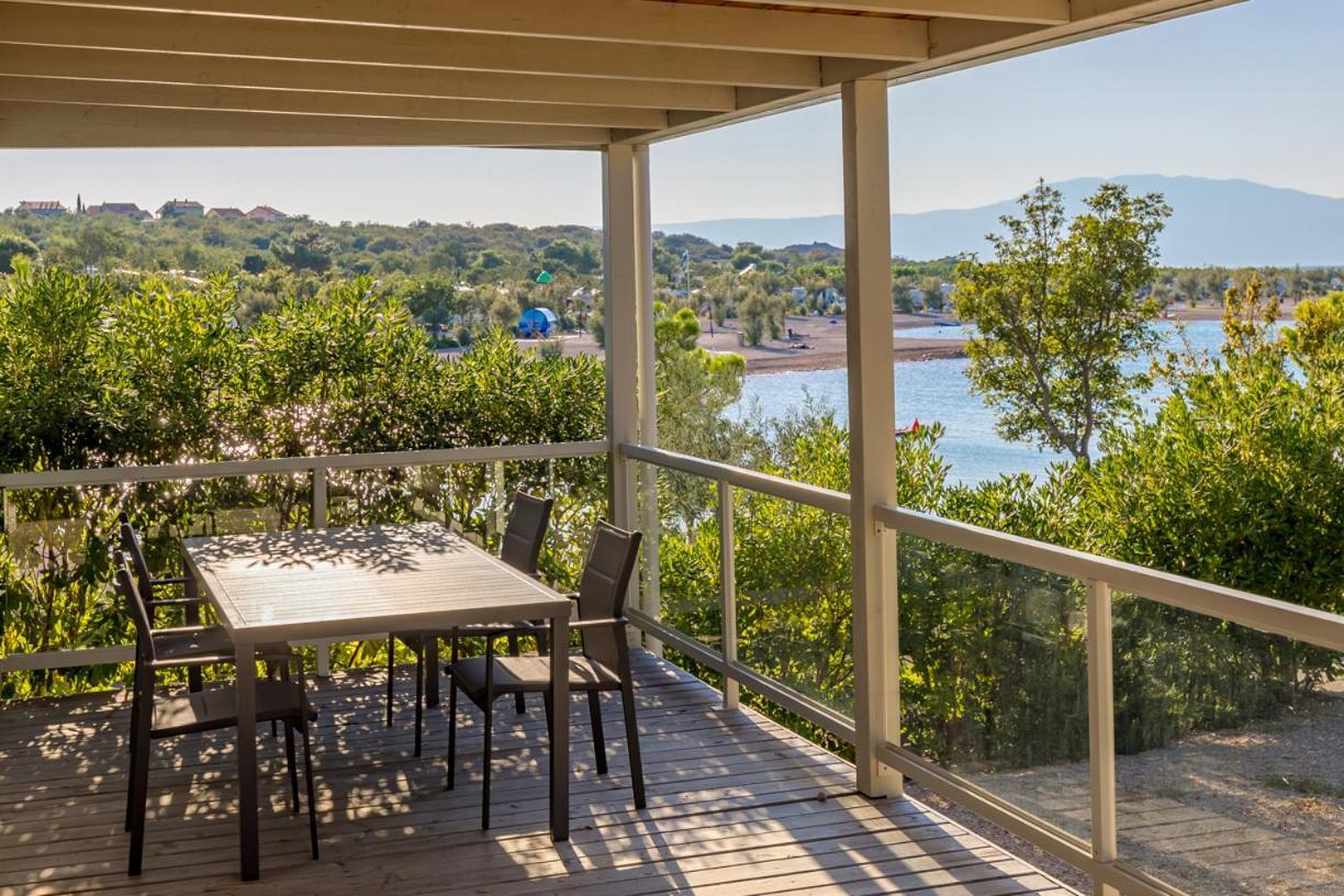 Mobile Homes Camping Omisalj ภายนอก รูปภาพ