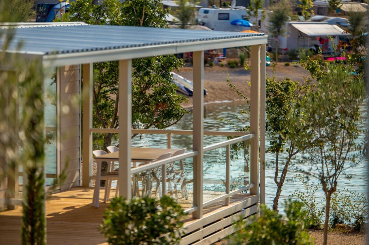 Mobile Homes Camping Omisalj ภายนอก รูปภาพ