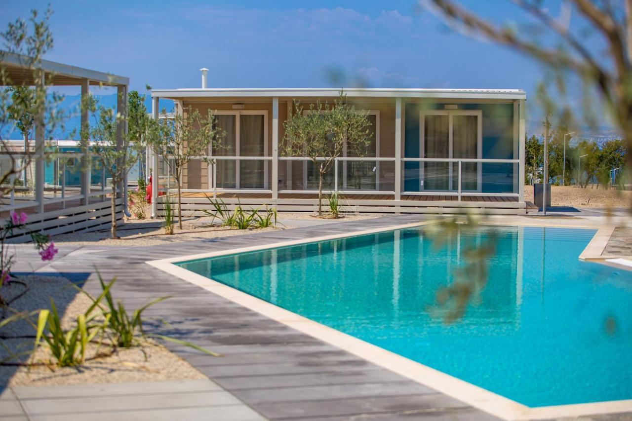Mobile Homes Camping Omisalj ภายนอก รูปภาพ