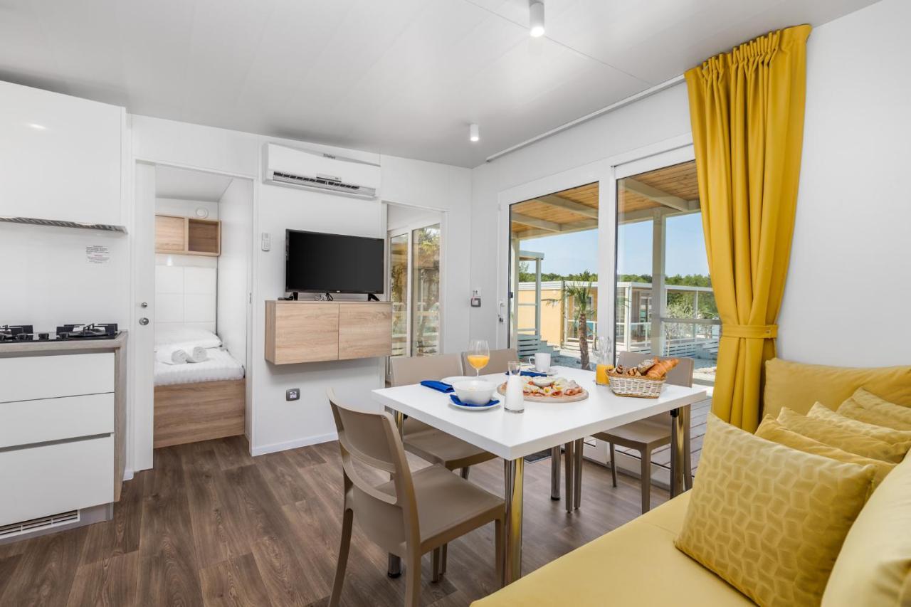 Mobile Homes Camping Omisalj ภายนอก รูปภาพ